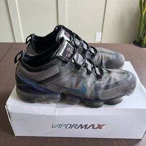 NIKE Air Vapormax 2019
Men’s size 9